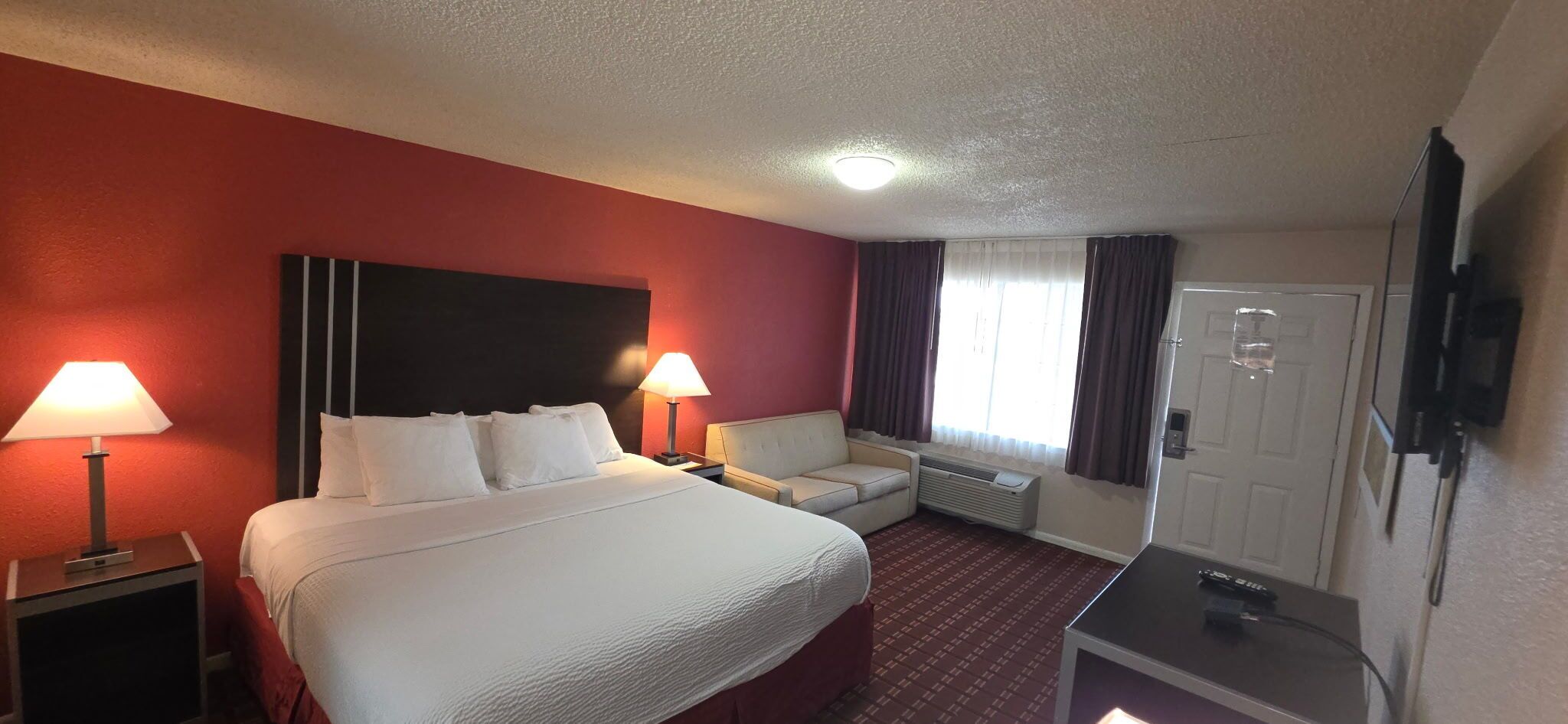 Comfort Suite | Desk, iron/ironing board, WiFi (free), bed sheets