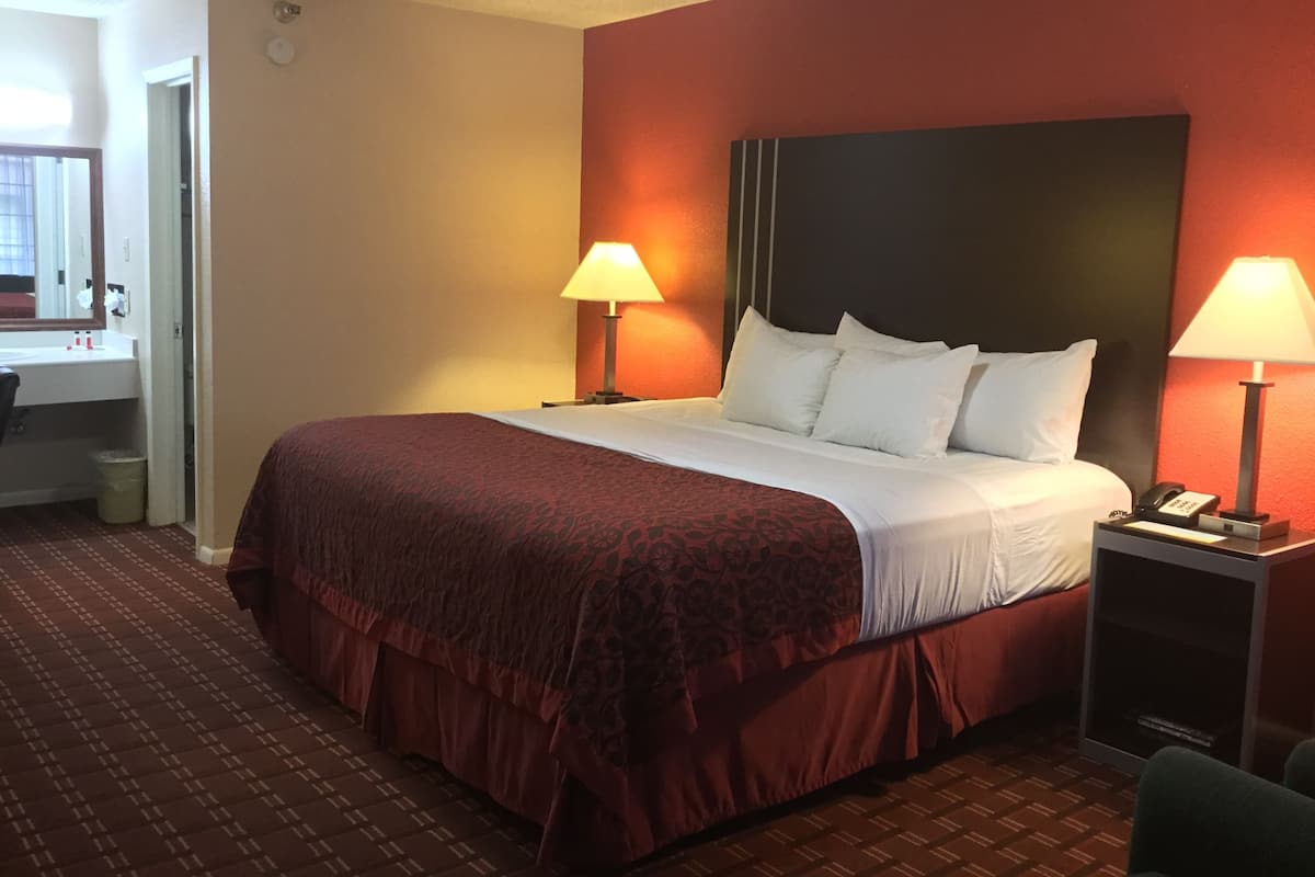Desk, iron/ironing board, rollaway beds, free WiFi