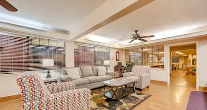 Days Inn by Wyndham College Station University Drive