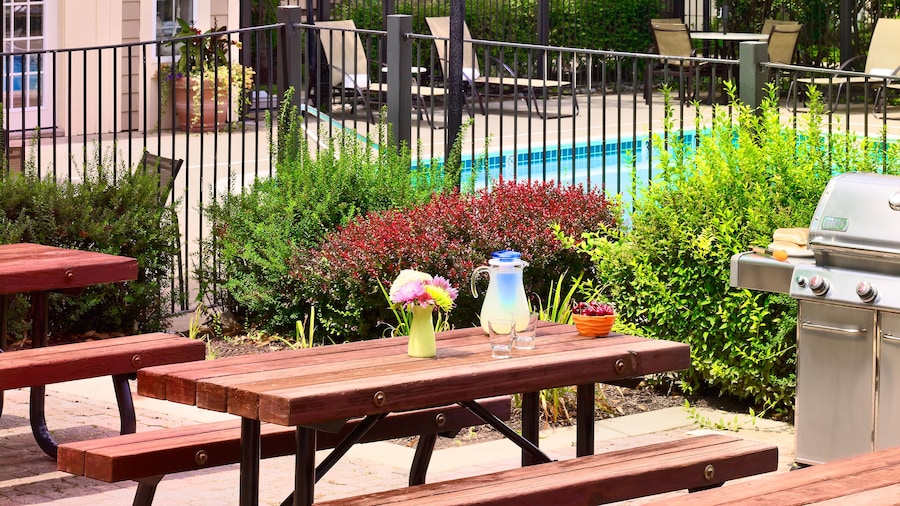 Sonesta Simply Suites Cleveland Westlake