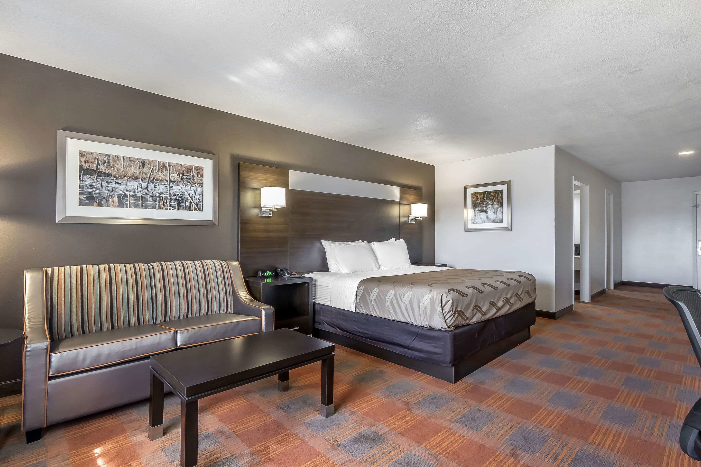 Bureau, rideaux occultants, fer et planche à repasser, Wi-Fi gratuit