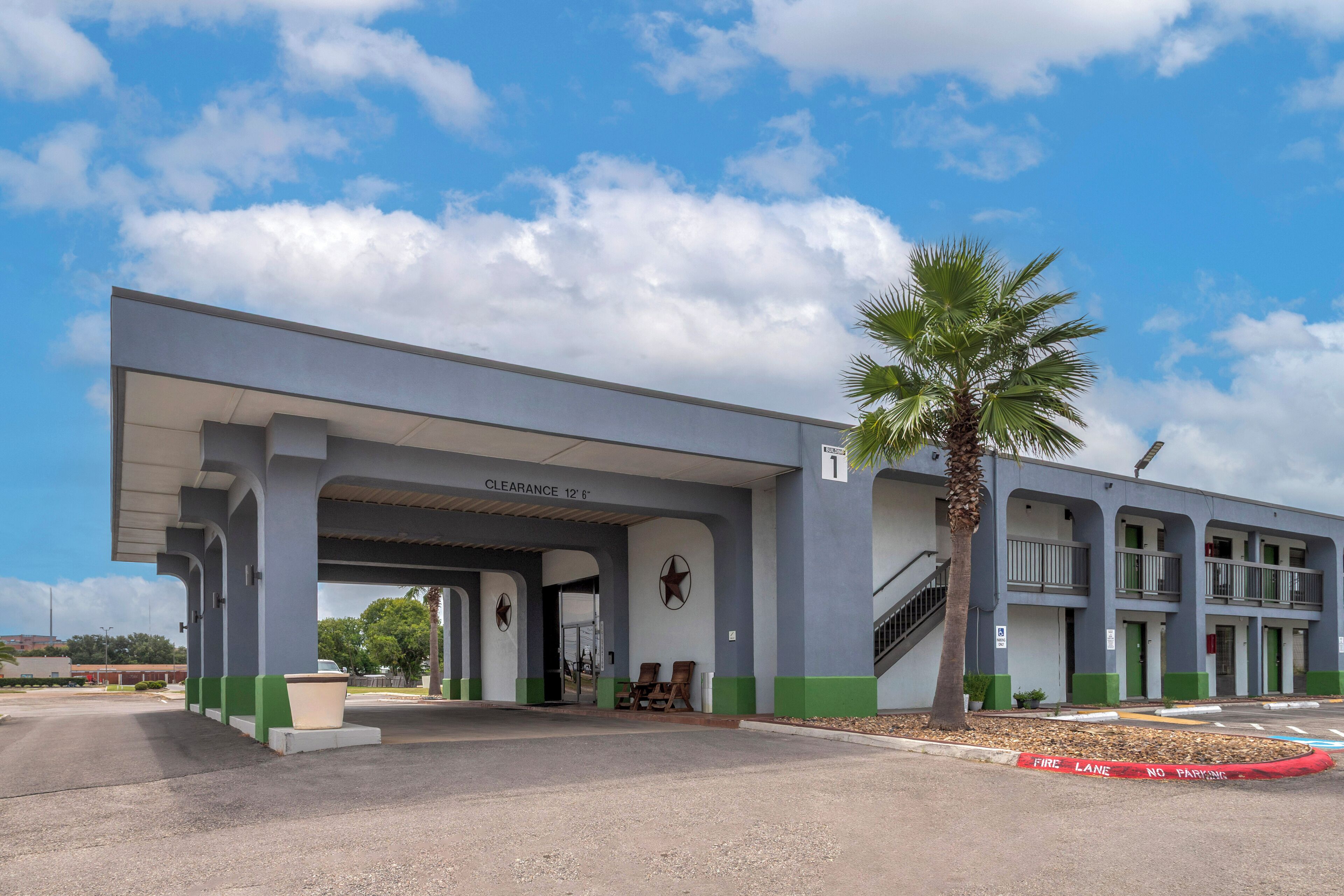 Fachada da propriedade