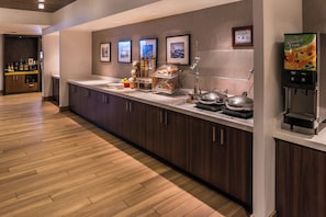 Free daily buffet breakfast - Fairfield Inn Las Vegas Convention Center (Las Vegas)