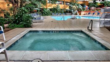 Indoor spa tub