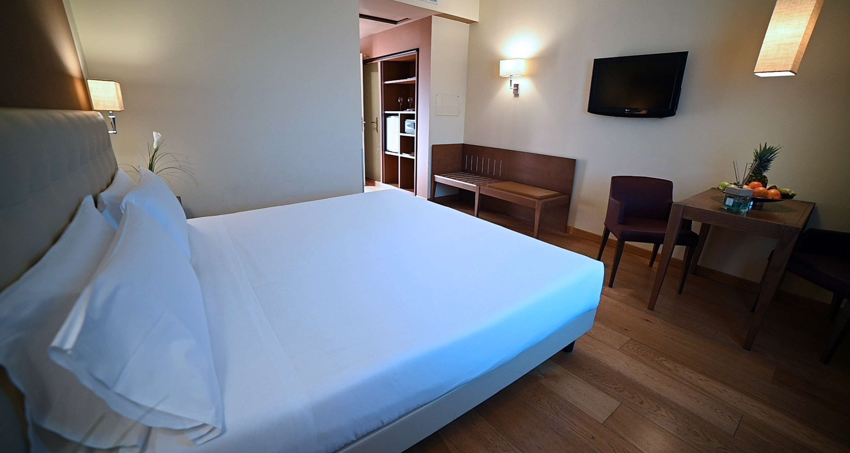 Coffres-forts dans les chambres, décoration personnalisée, bureau