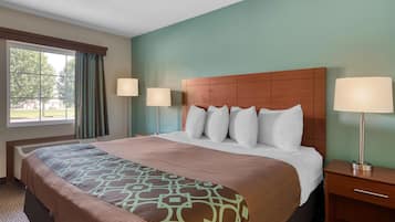 Standard Room, 1 King Bed, Accessible, Refrigerator & Microwave | Desk, laptop workspace, blackout drapes, soundproofing