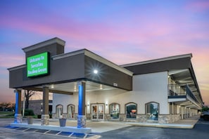Exterior - SureStay Hotel by Best Western Bowling Green North (Bowling Green)