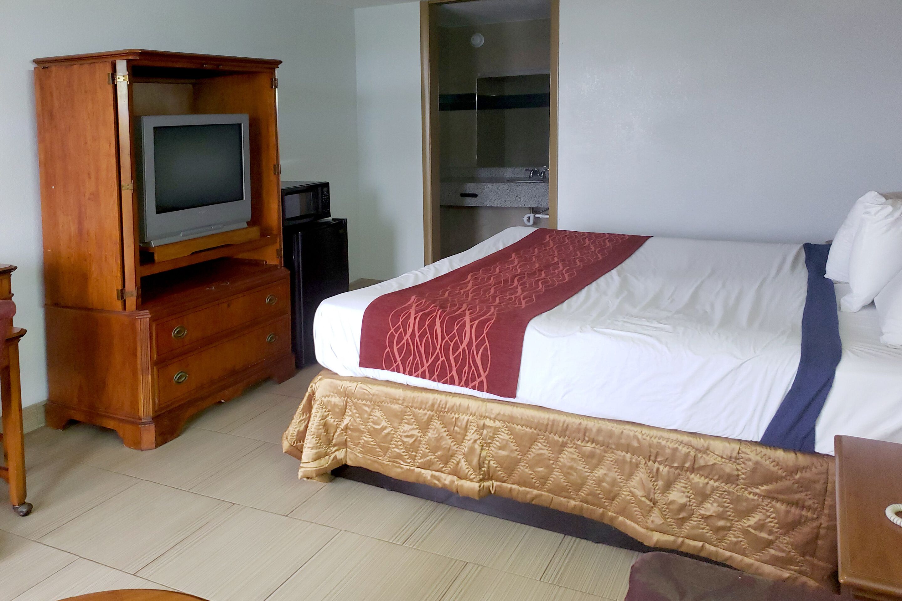 room, 1 king bed | desk, iron/ironing board, free wifi, wheelchair access