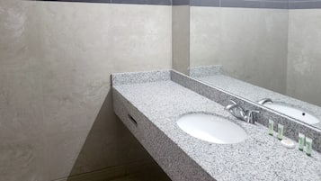 Room, 1 King Bed | Bathroom
