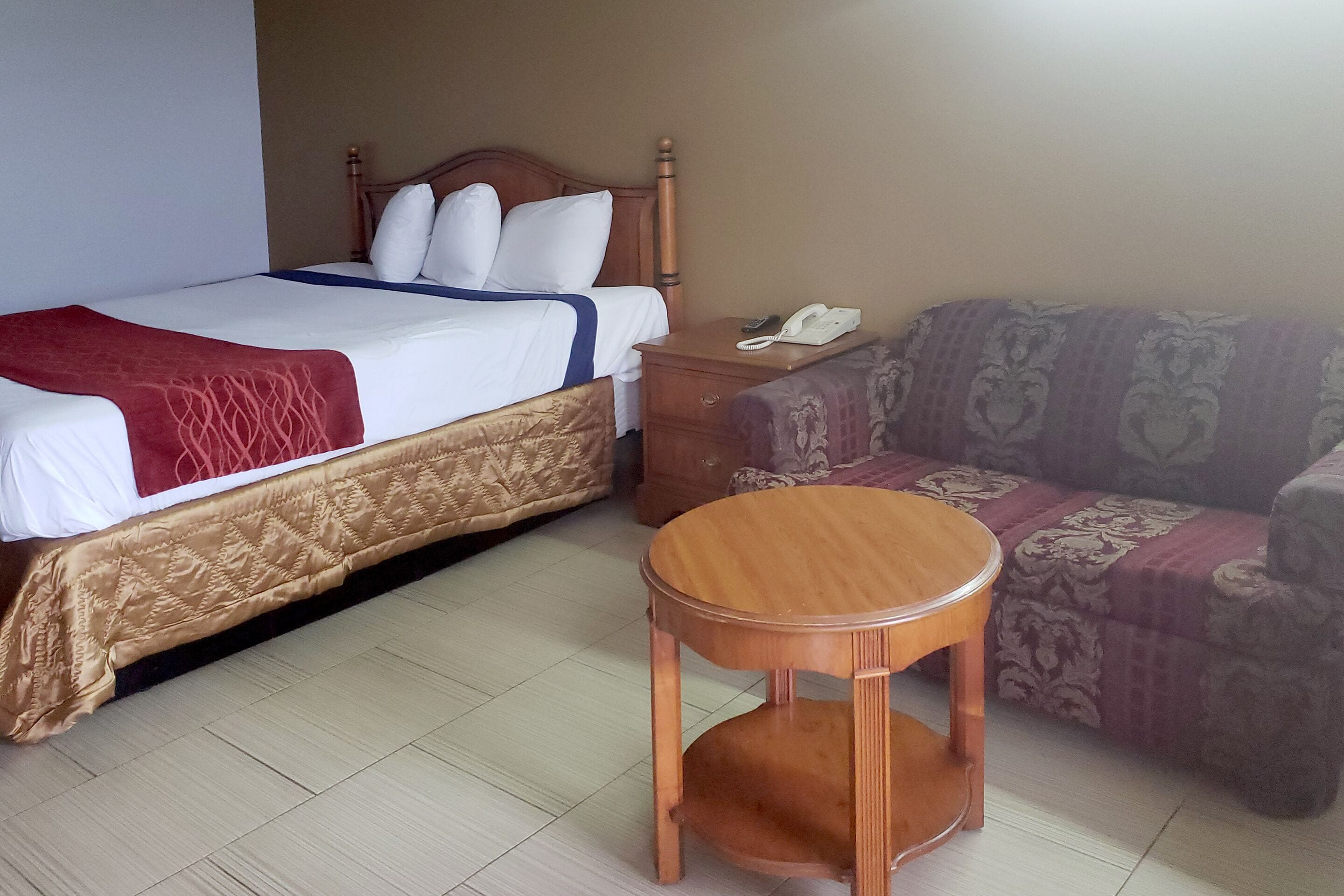 room, 1 king bed | desk, iron/ironing board, free wifi, wheelchair access