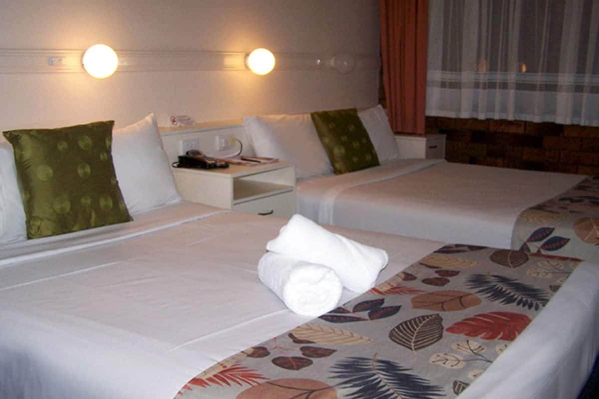 standard room, 2 double beds, non smoking | pillow-top beds, desk, blackout curtains, iron/ironing board