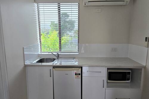 Standard Room, 1 Queen Bed, Non Smoking, Kitchenette | Private kitchen