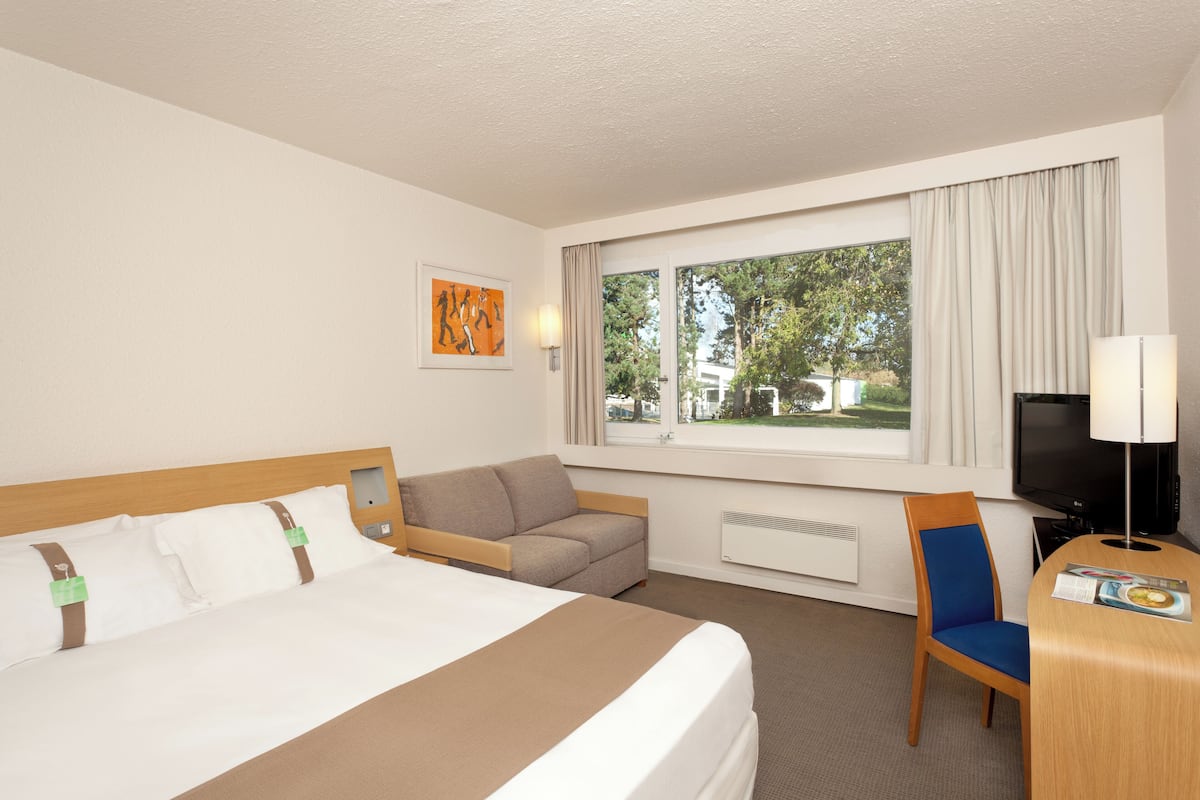 1 bedroom, minibar, in-room safe, desk