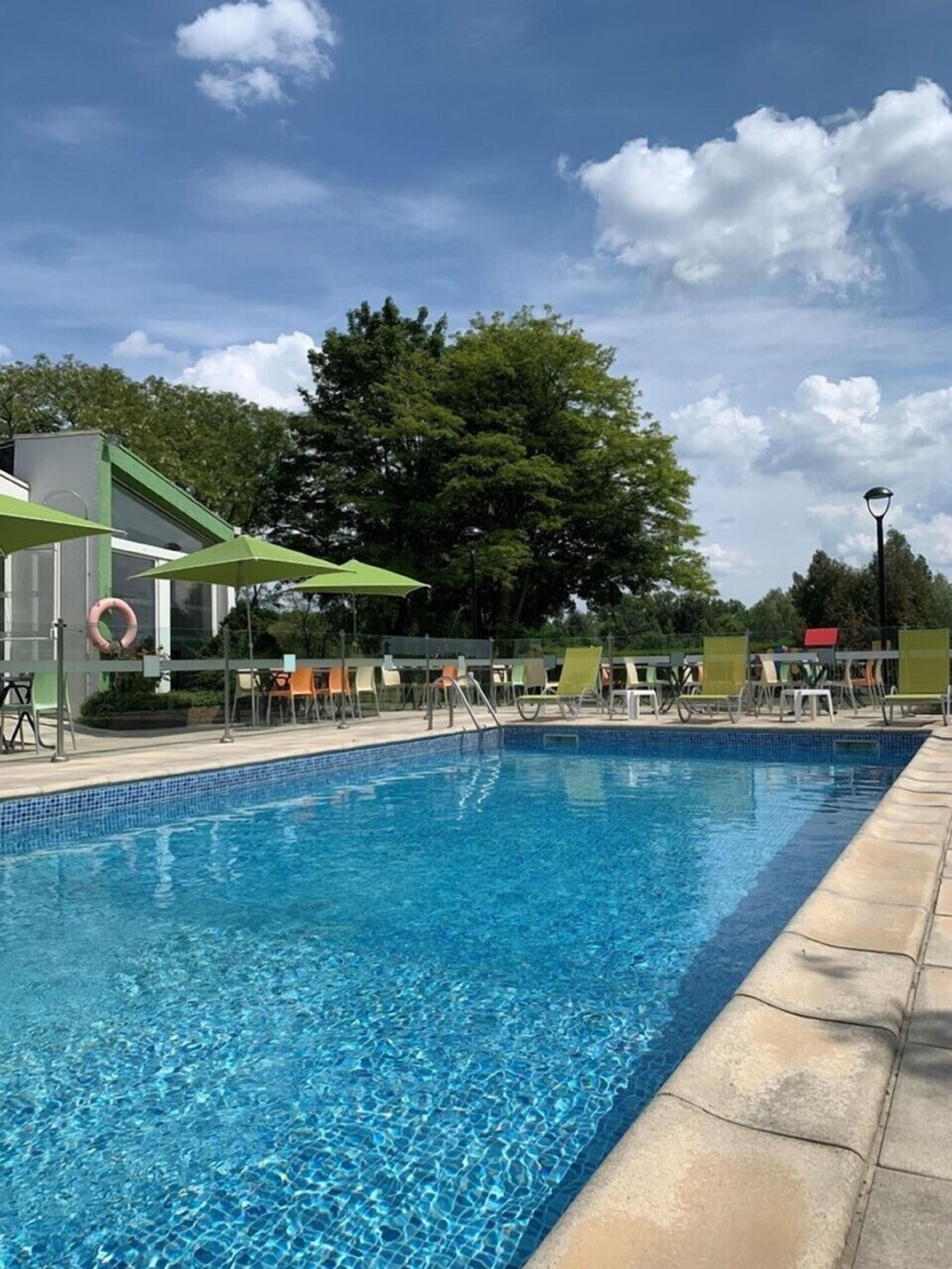 outdoor pool, pool loungers