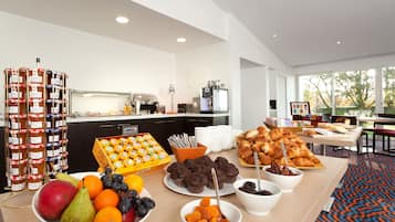 Dagelijks ontbijtbuffet (EUR 17 per persoon)