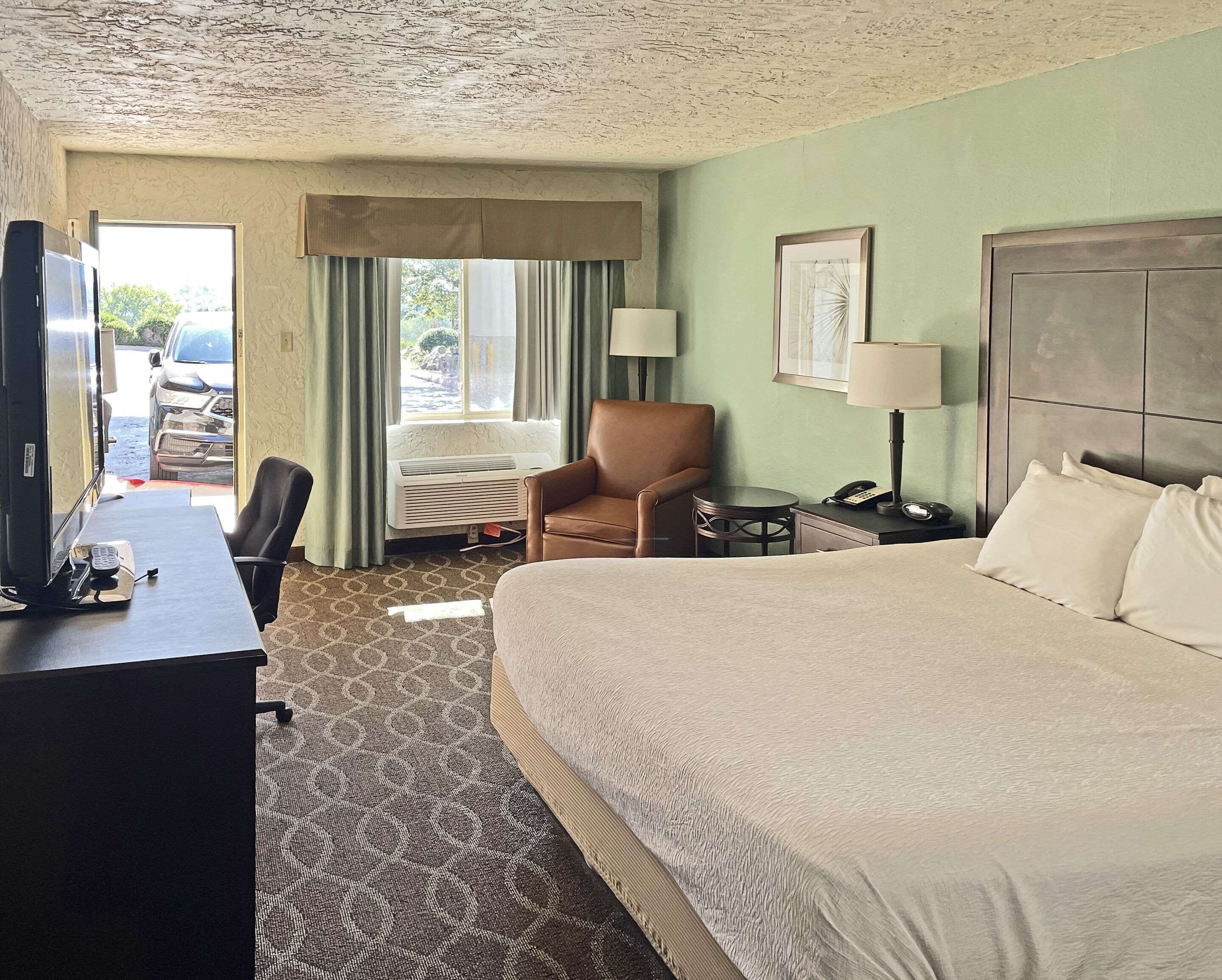 room, 1 king bed, accessible, non smoking | tempur-pedic beds, in-room safe, free cots/infant beds