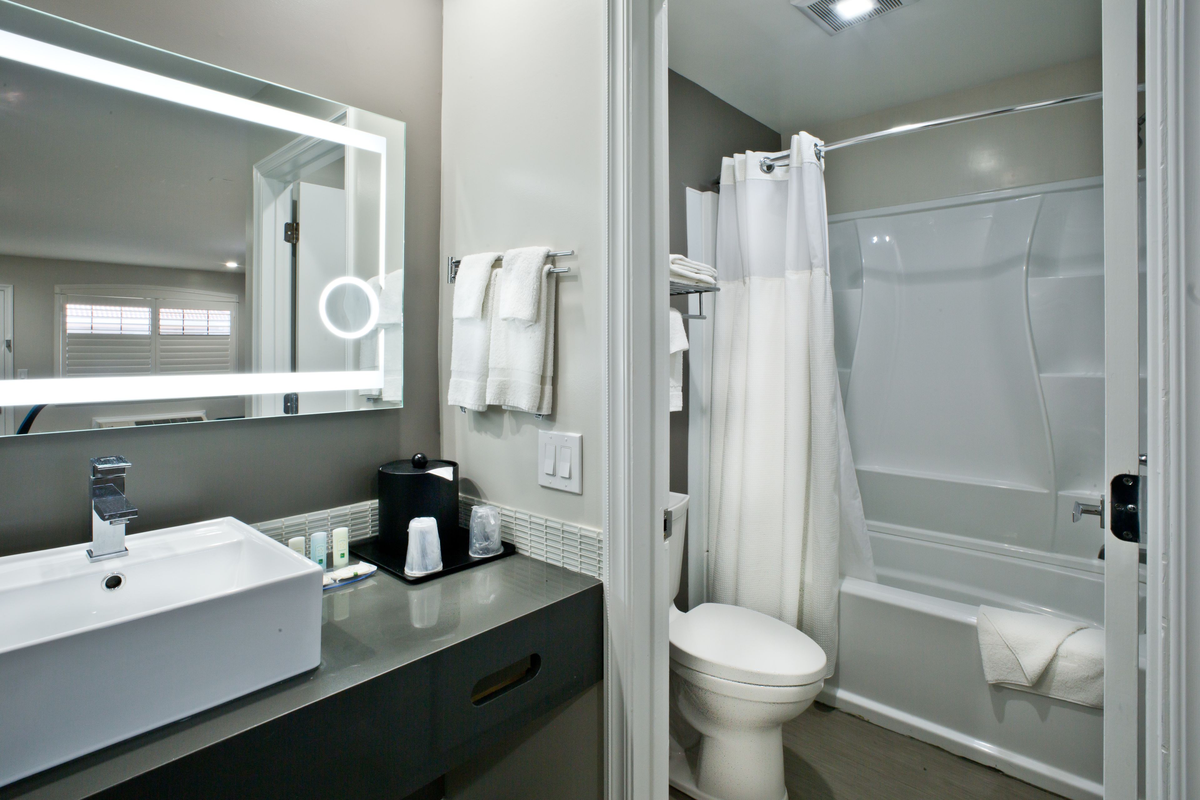 Foto - Bay Area Inn & Suites