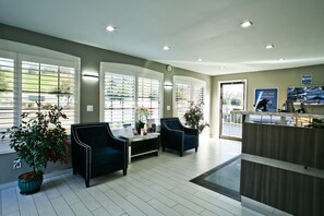 Lobby sitting area - Bay Area Inn & Suites (Hayward)