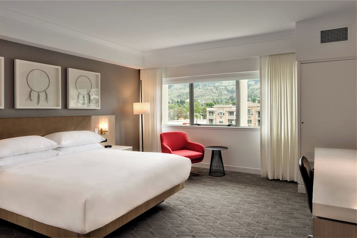 Room, 1 King Bed, City View | Premium bedding, in-room safe, desk, laptop workspace