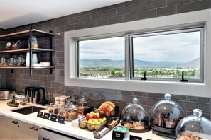 Daily cooked-to-order breakfast for a fee - Delta Hotels by Marriott Kamloops (Kamloops)