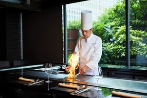 9 restaurants, breakfast, lunch, dinner served; Fusion cuisine