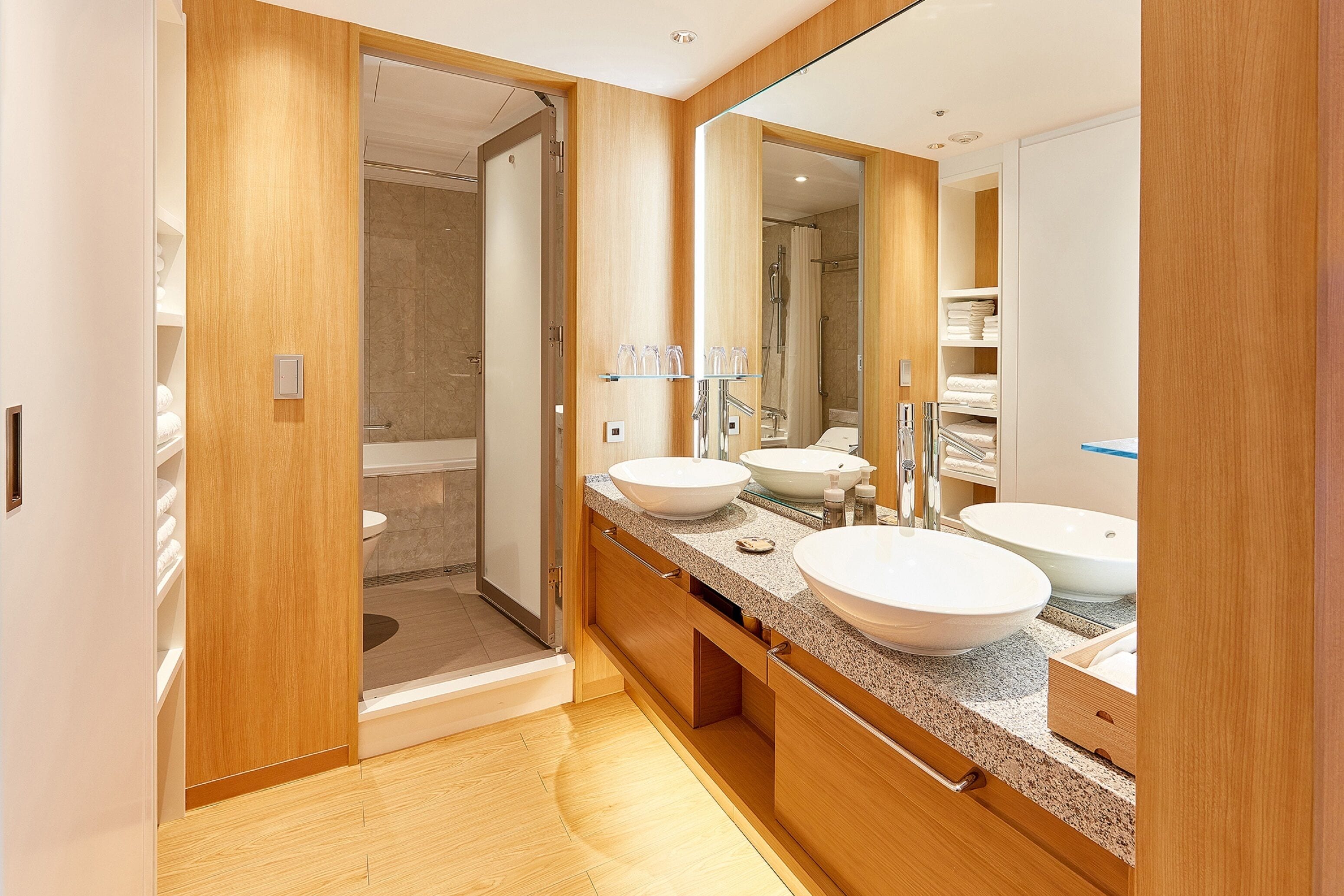 luxury family room, non-smoking | bathroom | free toiletries, hair dryer, slippers, bidet