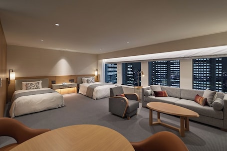 Junior Suite Twin, Non Smoking (Universal Design) | 1 bedroom, in-room safe, laptop workspace, blackout drapes. Keio Plaza Hotel Tokyo