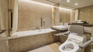 Un baño moderno con bañera, inodoro y lavabo.