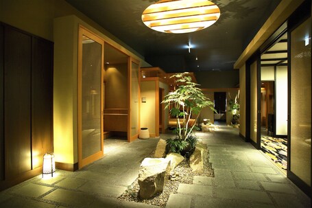 Keio Plaza Hotel Tokyo - Image 1
