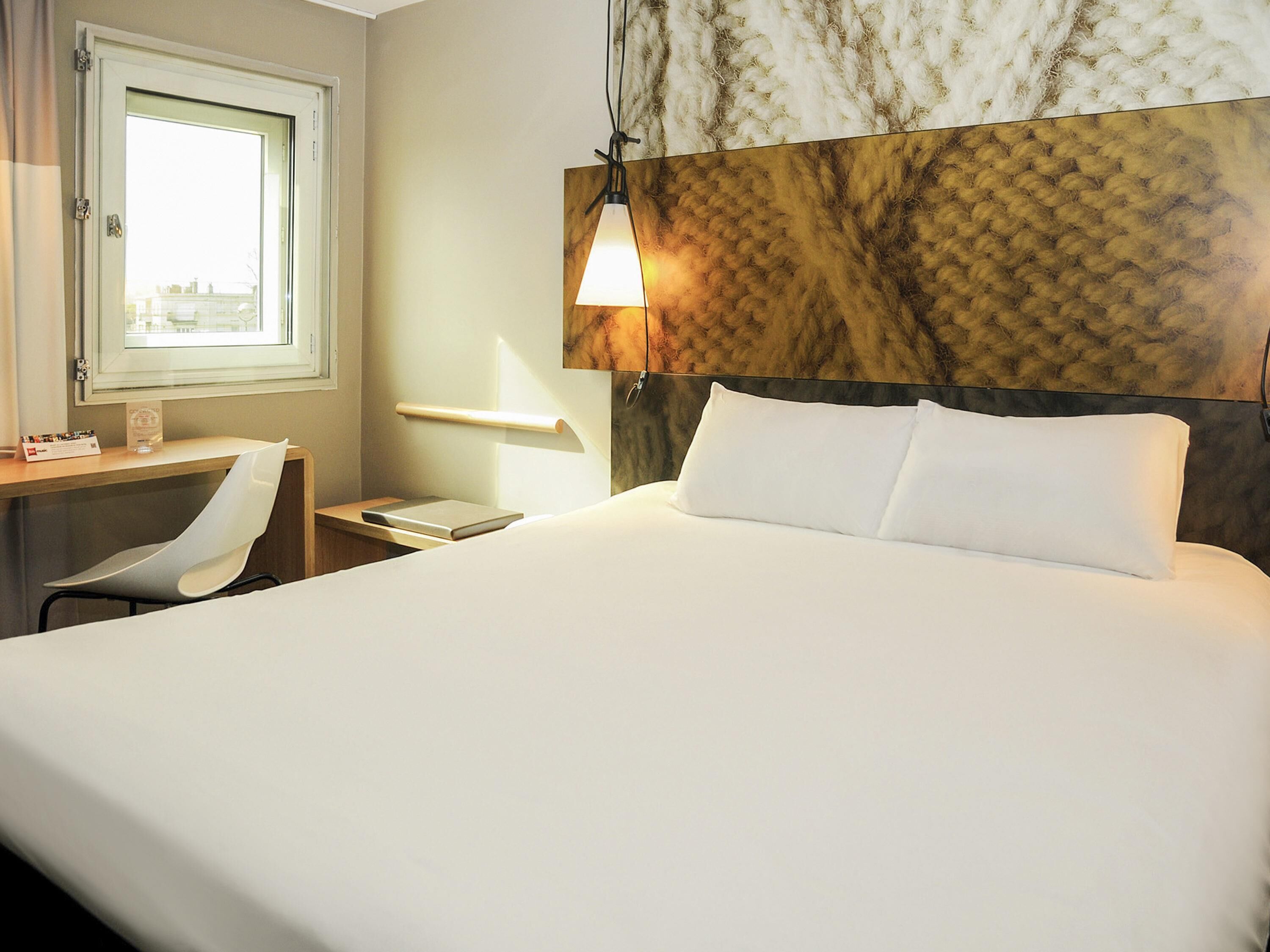 舒适双人房, 1 张双人床 | 高档床上用品、加厚床垫、办公桌、隔音