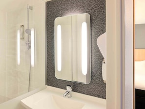 Twin kamer, 2 eenpersoonsbedden | Luxe beddengoed, pillowtop-bedden, een bureau, geluiddichte muren