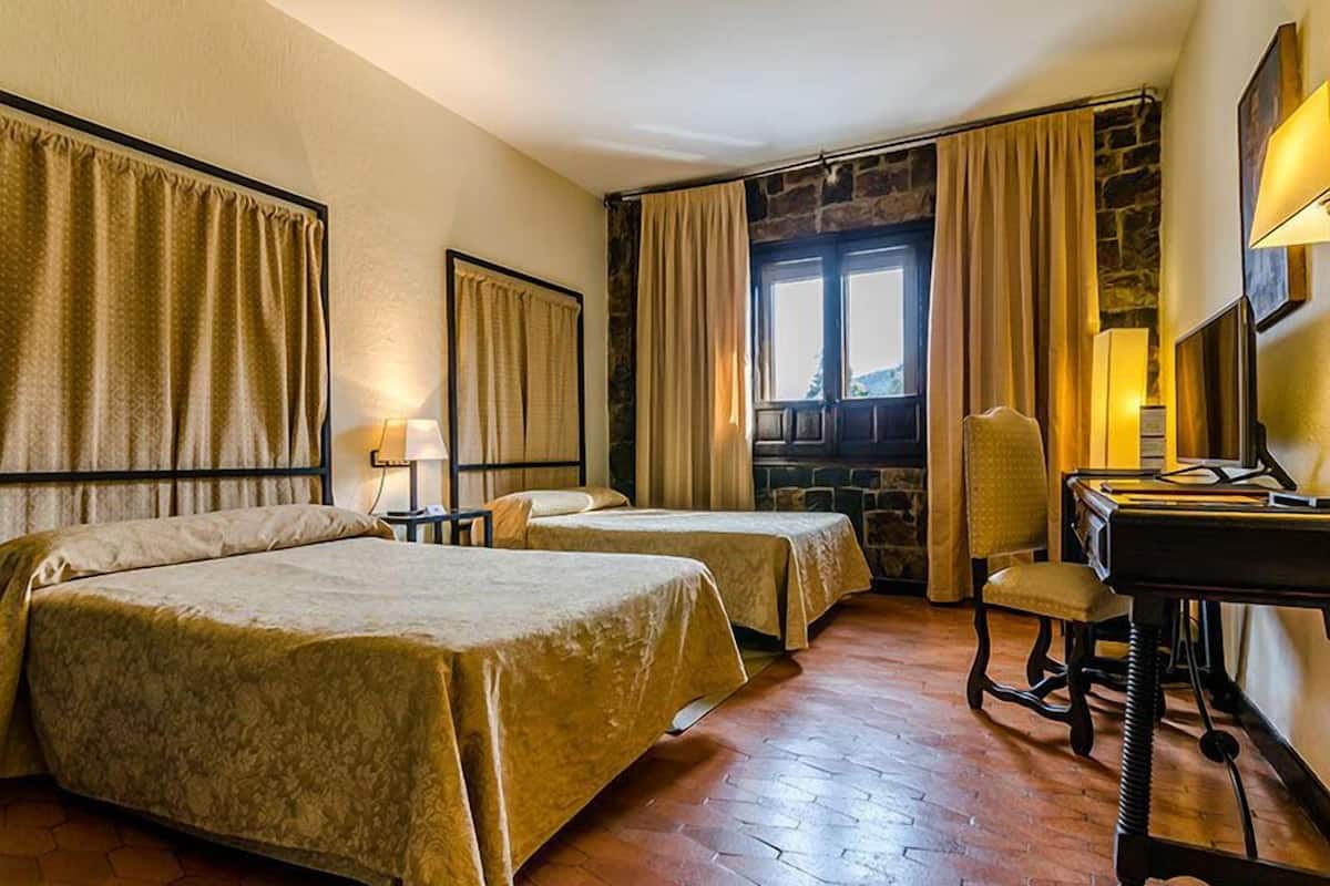 Standard Double or Twin Room, 1 Double or 2 Twin Beds | Minibar, in-room safe, individually decorated, individually furnished