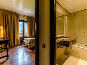 Economy Room, 1 Bedroom | Minibar, in-room safe, individually decorated, individually furnished - Hotel Temple Ponferrada (Ponferrada)