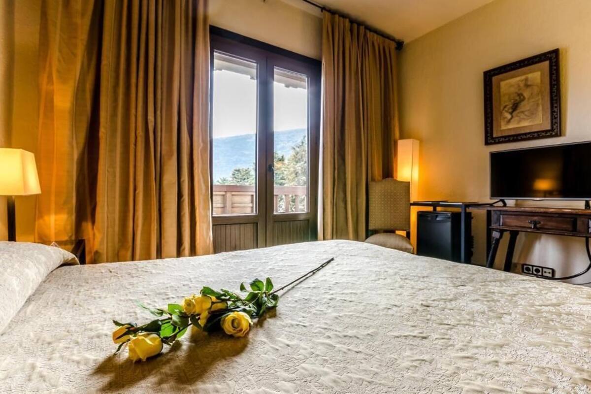 Minibar, in-room safe, desk, blackout drapes