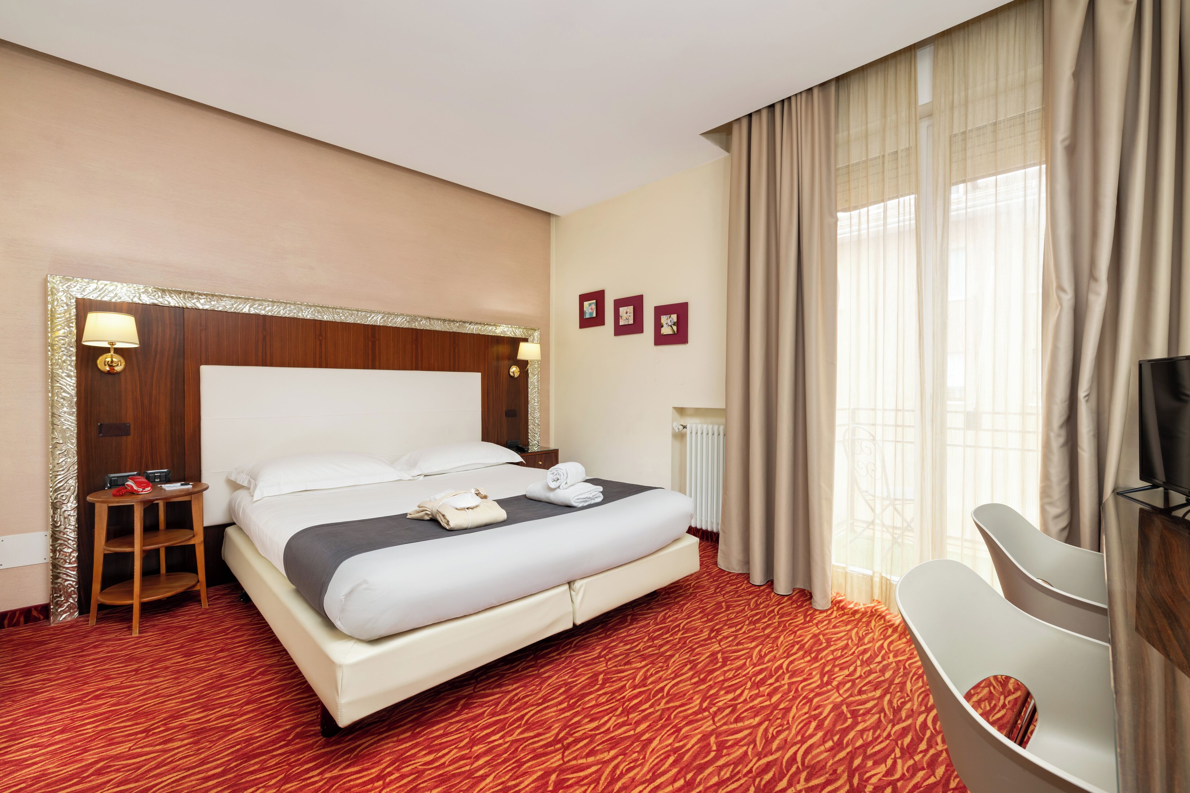 superior double room | minibar, in-room safe, desk, soundproofing