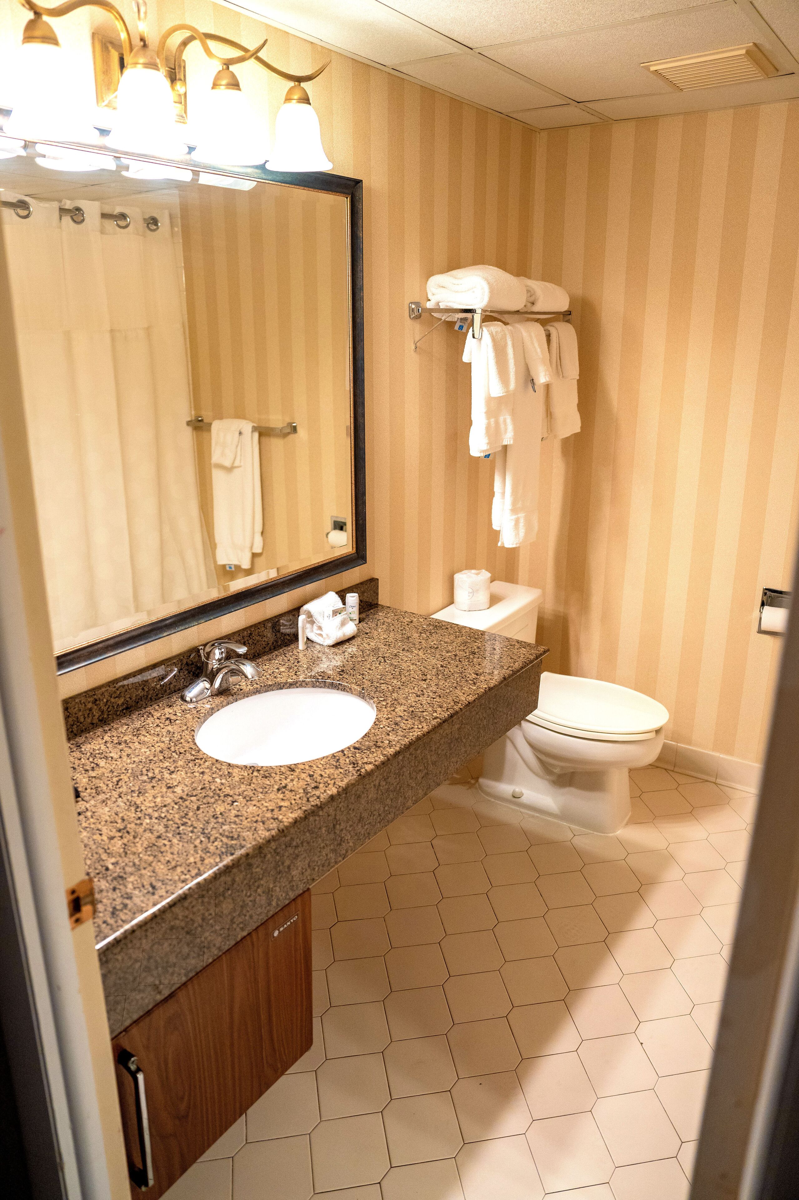standard single room | bathroom | free toiletries, hair dryer, towels, soap