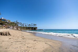 Payung pantai dan handuk pantai