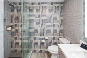 Kamar, 1 Tempat Tidur King, balkon | Kamar mandi | Bathtub dengan aliran air dan pancuran hujan