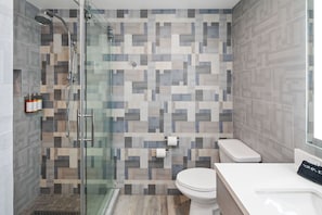 Kamar, 1 Tempat Tidur King, balkon | Kamar mandi | Bathtub dengan aliran air dan pancuran hujan
