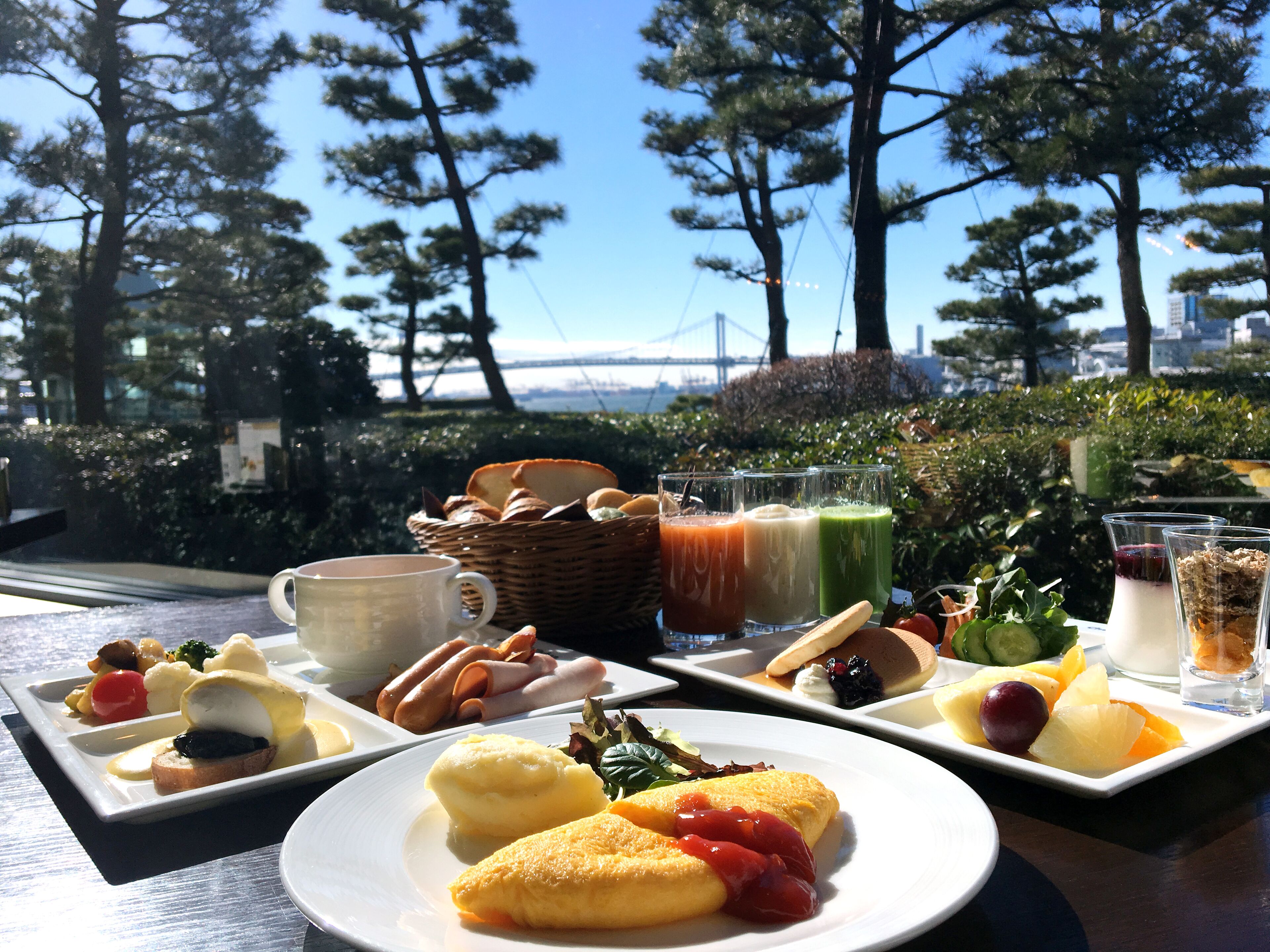 Daily buffet breakfast (JPY 4680 per person)