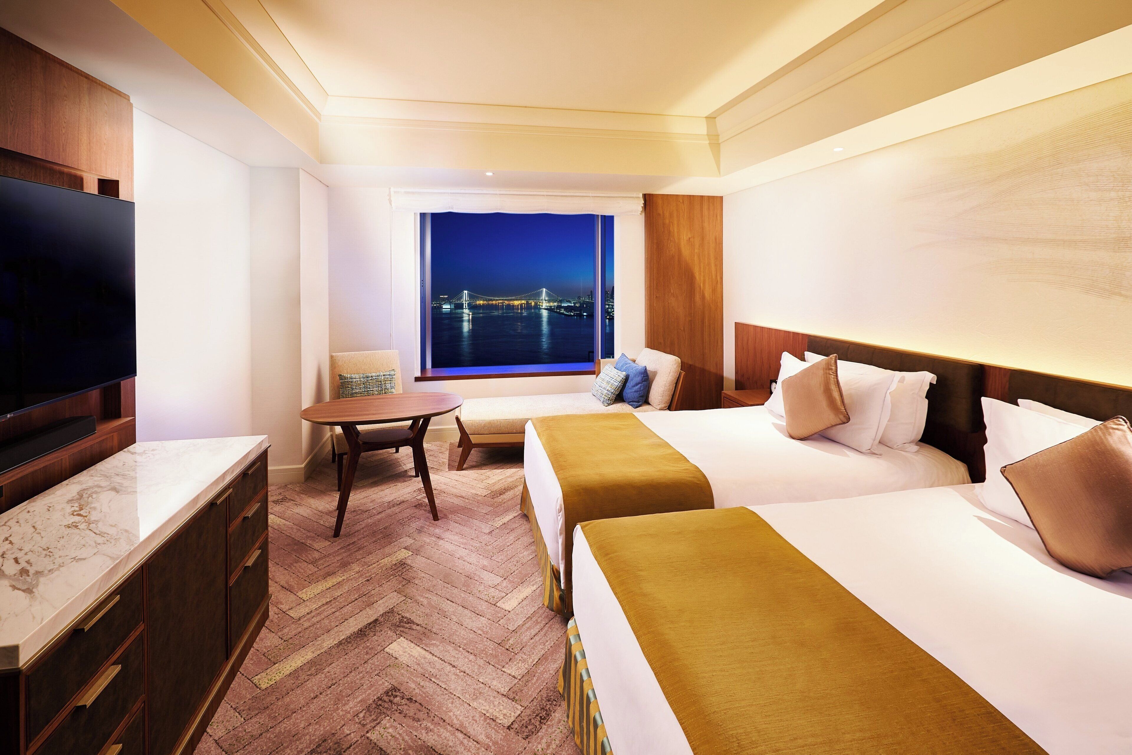 Classic Room, 2 Twin Beds, Bay View | Minibar, in-room safe, desk, blackout drapes
