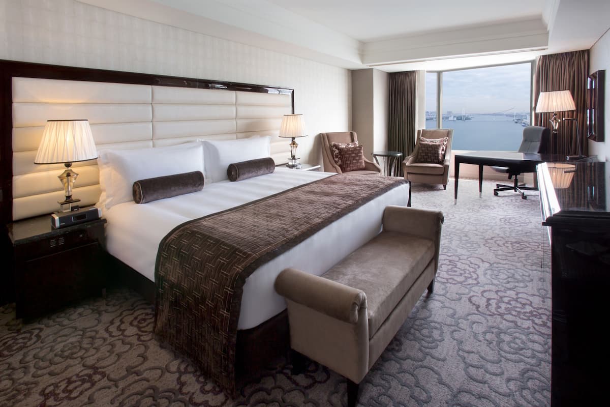 Classic Room, 1 King Bed, Club Lounge Access, Bay View