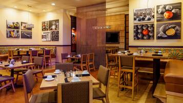 Sarapan prasmanan setiap hari dengan biaya tambahan