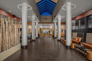 Lobby - The Verve Hotel Boston Natick, Tapestry Collection by Hilton (Natick)