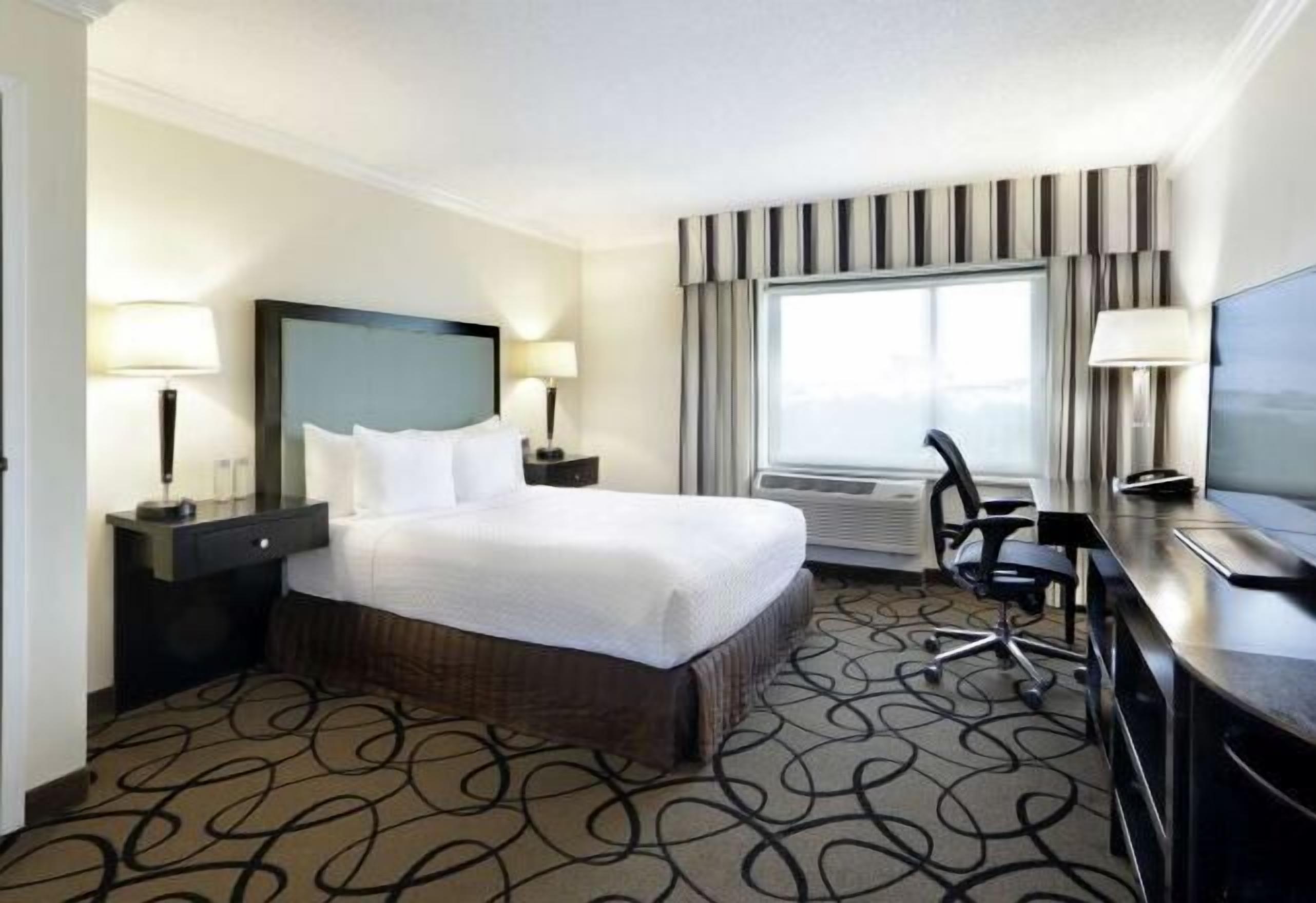 Premium bedding, pillowtop beds, in-room safe, desk