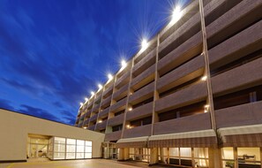 Façade de l’hébergement  – soirée/nuit