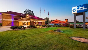 A Best Western hotel with a brick facade, a red roof, and a well-maintained lawn. - Best Western Jacksonville near Little Rock Air Force Base (Jacksonville)