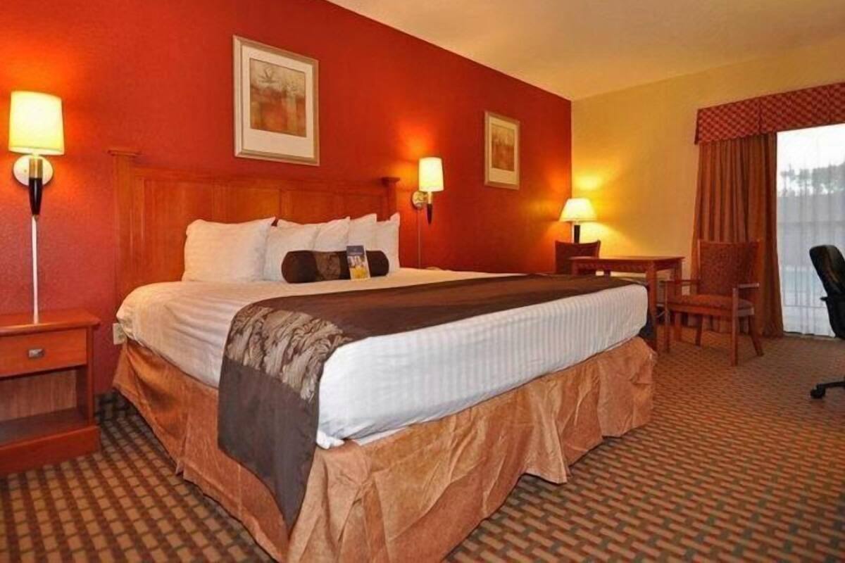Pillow-top beds, desk, laptop workspace, iron/ironing board