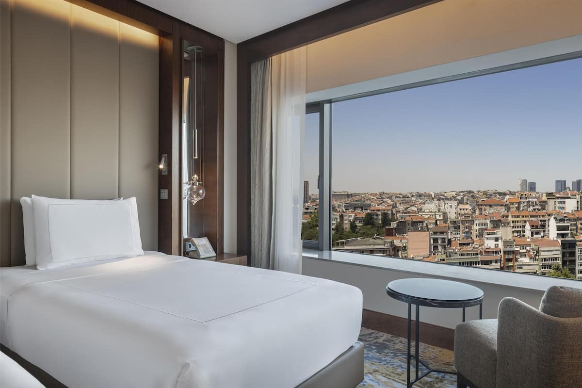 Executive kamer, 2 eenpersoonsbedden (Bosphorus) | 1 slaapkamer, luxe beddengoed, een minibar, een kluis op de kamer