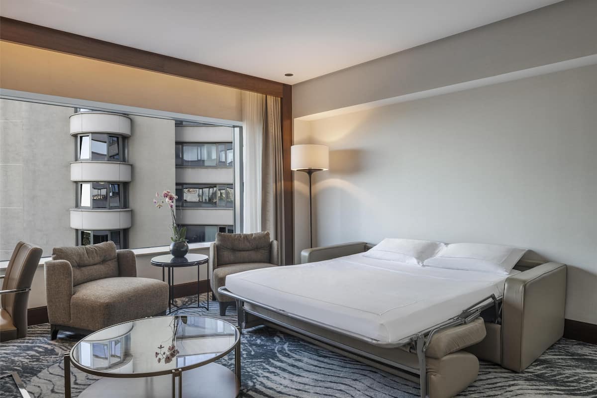 Familie suite, uitzicht op de stad | 1 slaapkamer, luxe beddengoed, een minibar, een kluis op de kamer